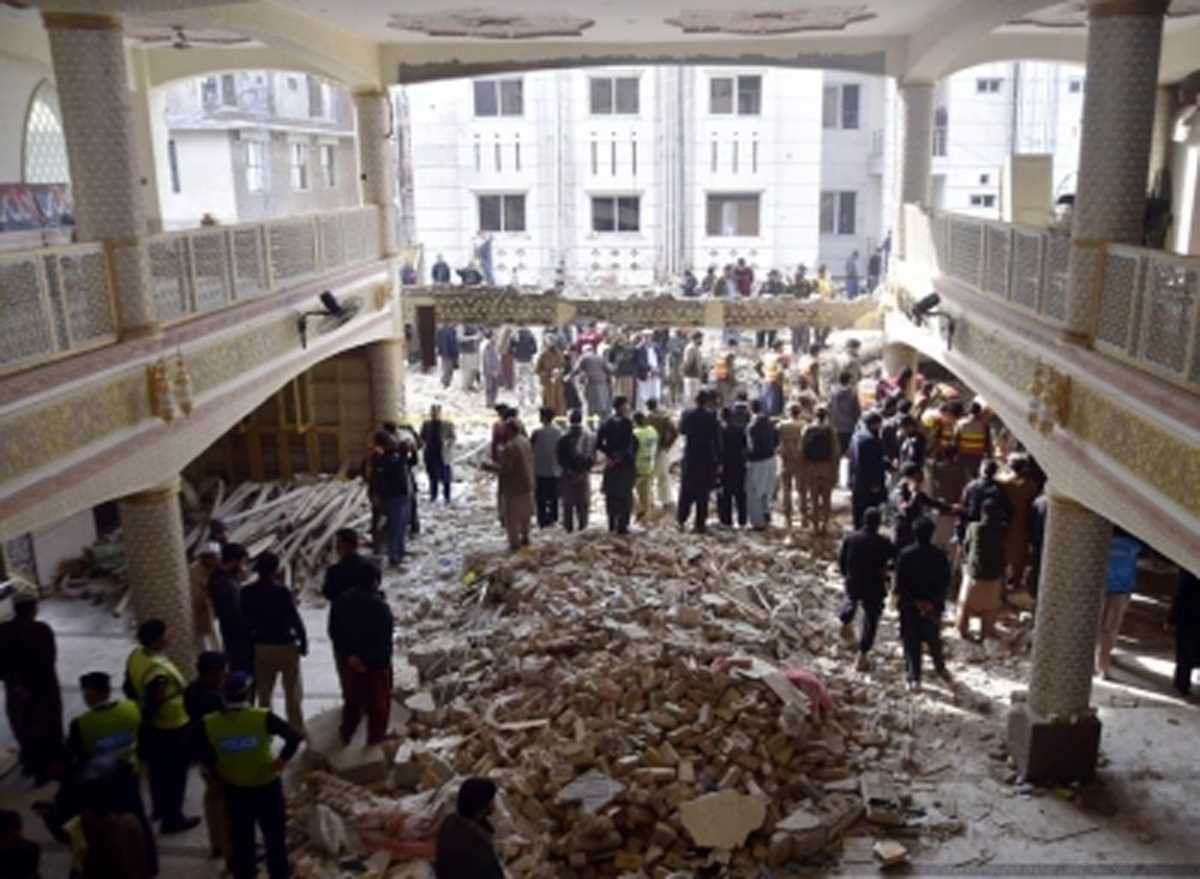 पाकिस्तान : पेशावर आत्मघाती हमले के खिलाफ खैबर पख्तूनख्वा में पुलिसकर्मी सड़कों पर उतरे